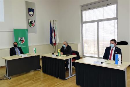 ŽUPANI 11 OBČIN PODPISALI KONZORCIJSKO POGODBO ZA IZVEDBO OPERACIJE »SMART Life« 09